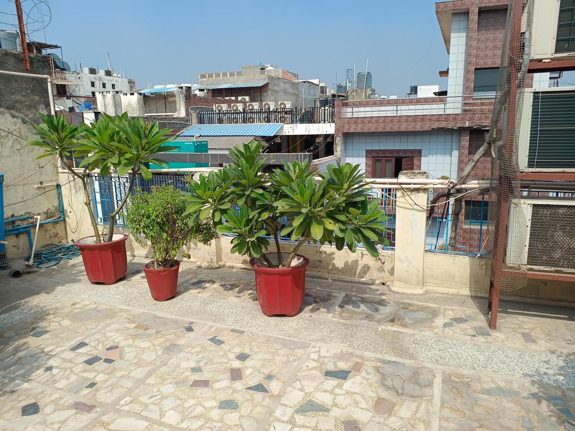 Hotel Majors Den Nuova Delhi Esterno foto