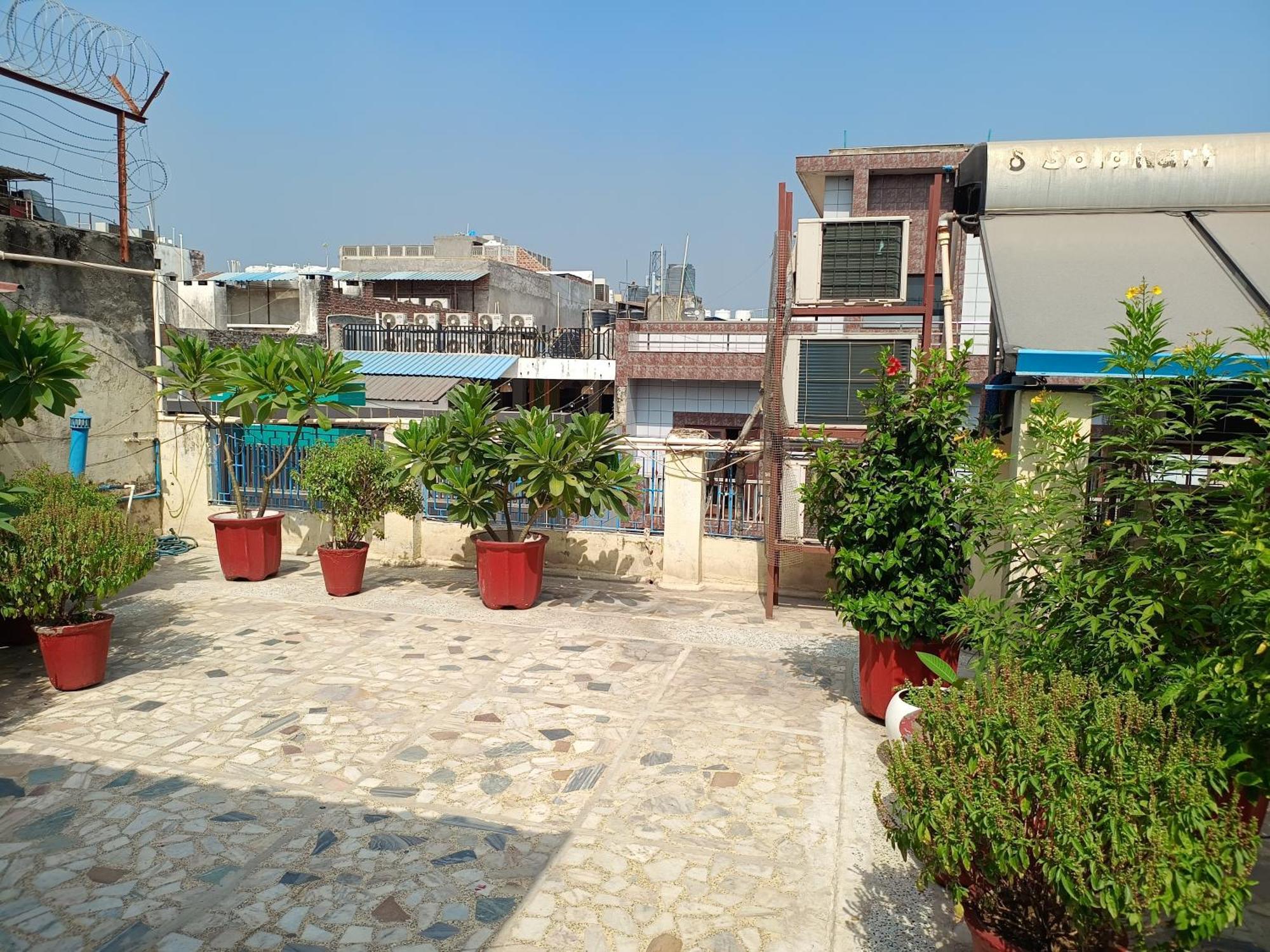 Hotel Majors Den Nuova Delhi Esterno foto