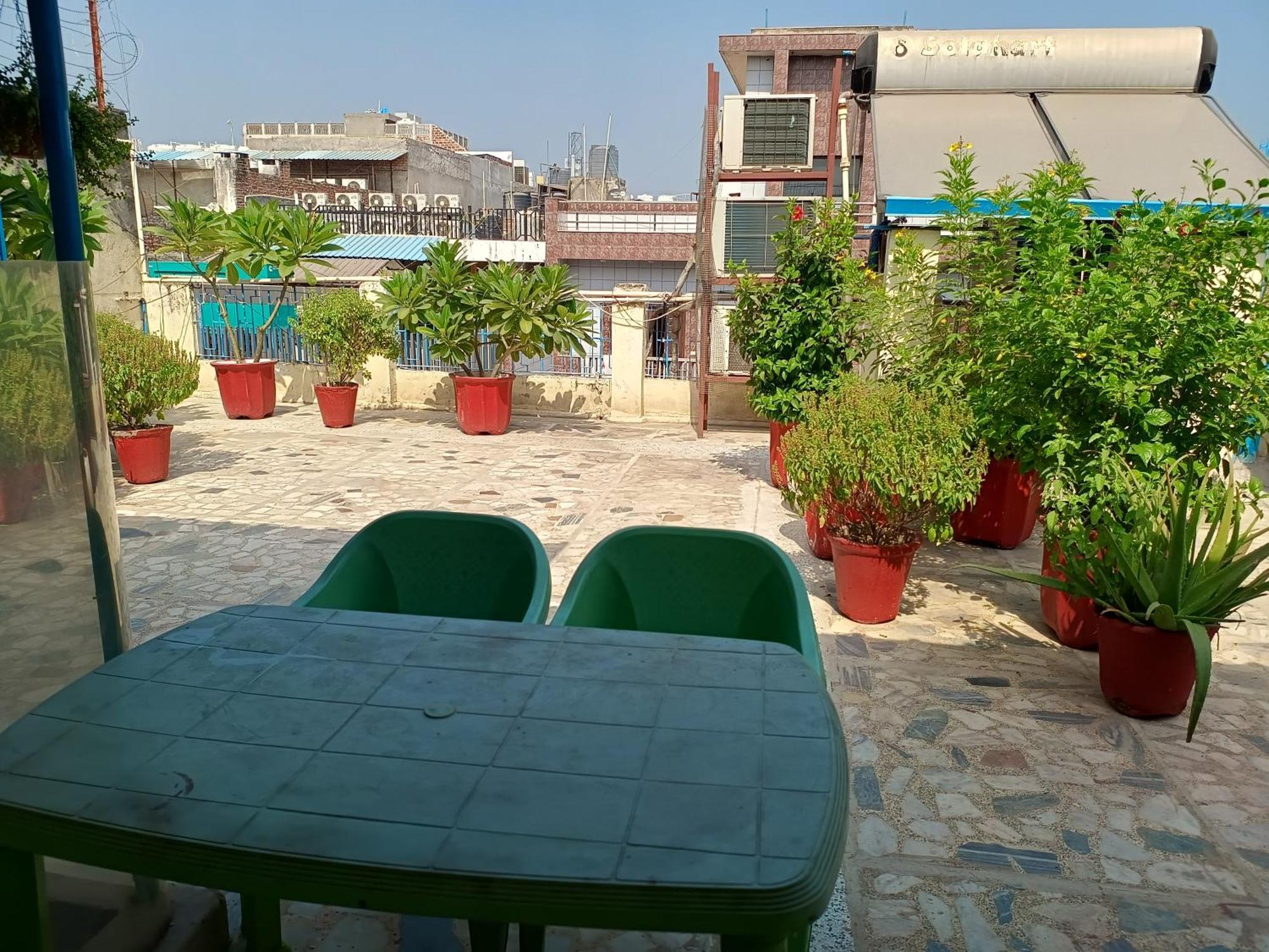 Hotel Majors Den Nuova Delhi Esterno foto