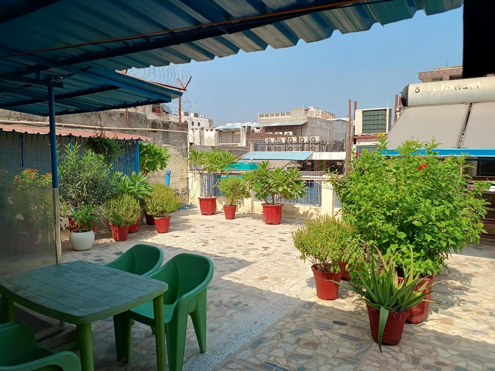 Hotel Majors Den Nuova Delhi Esterno foto