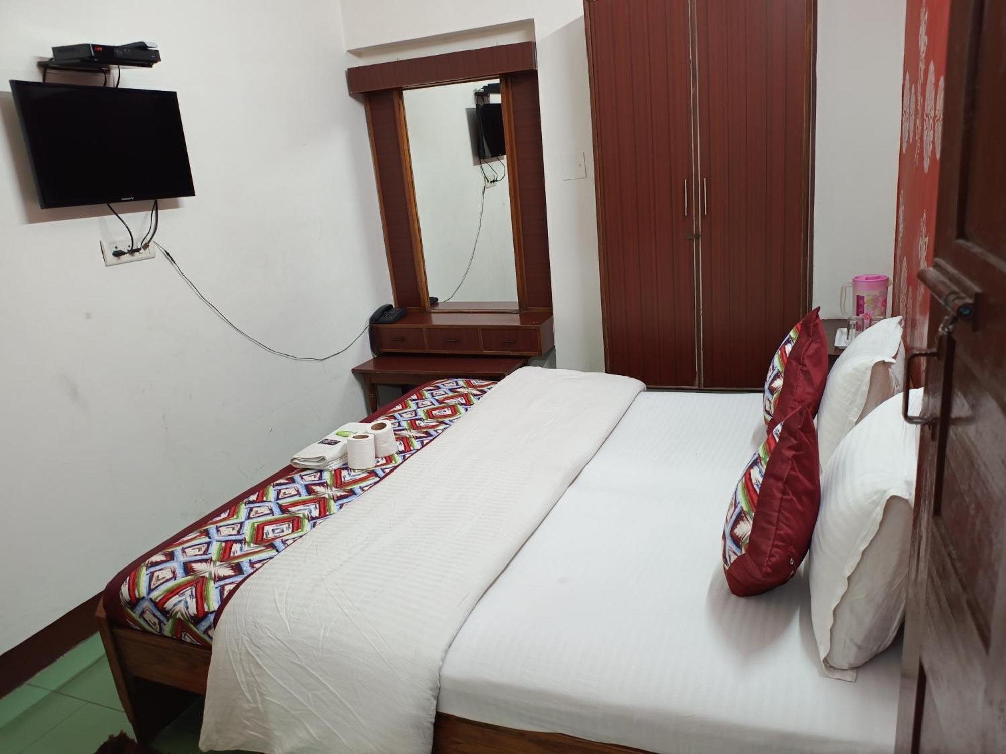 Hotel Majors Den Nuova Delhi Esterno foto