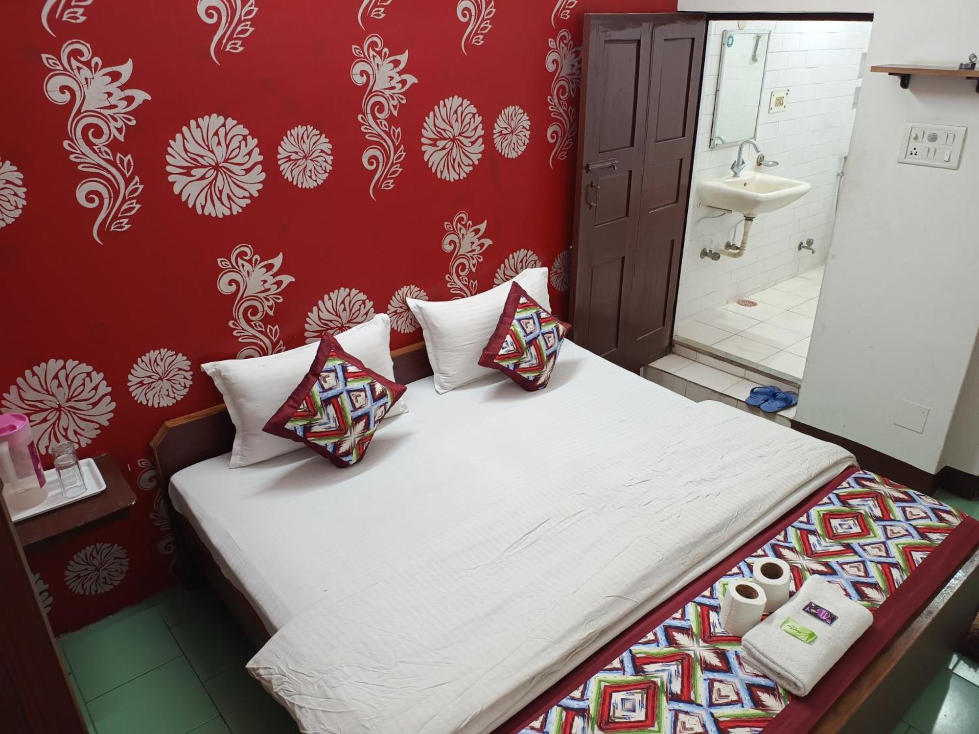 Hotel Majors Den Nuova Delhi Esterno foto