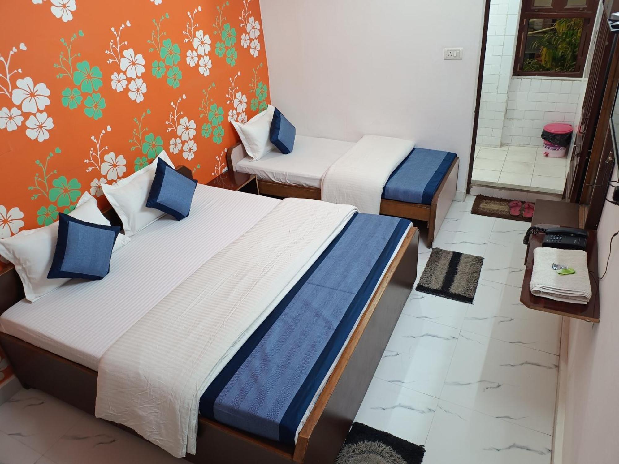 Hotel Majors Den Nuova Delhi Esterno foto