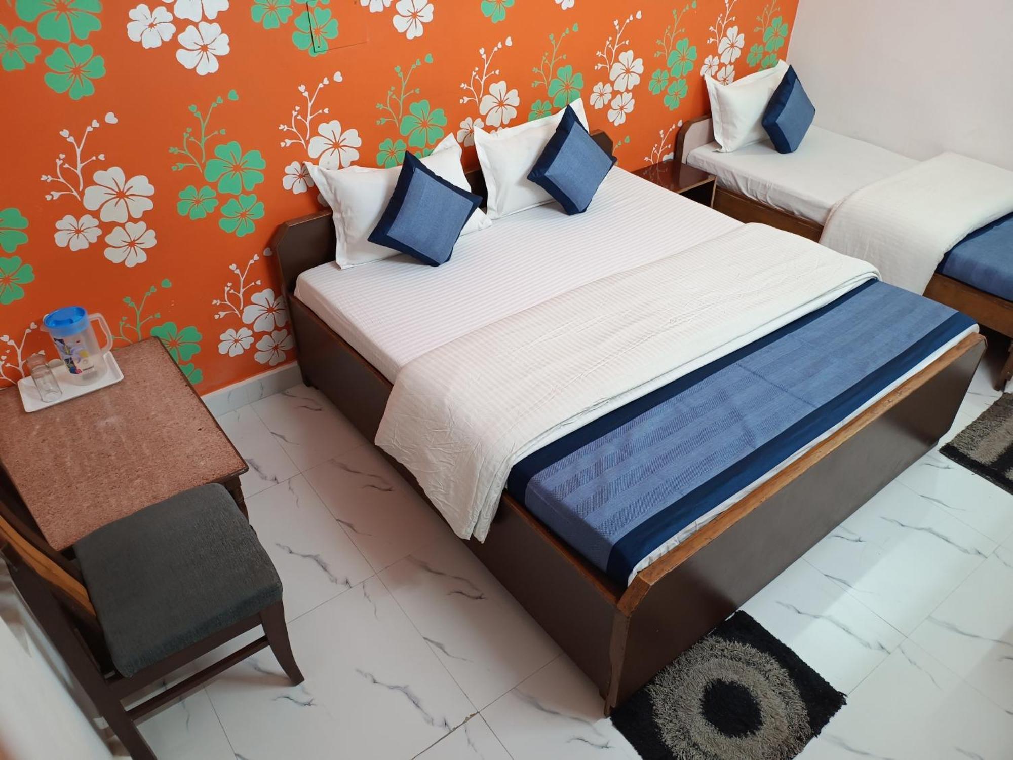Hotel Majors Den Nuova Delhi Esterno foto
