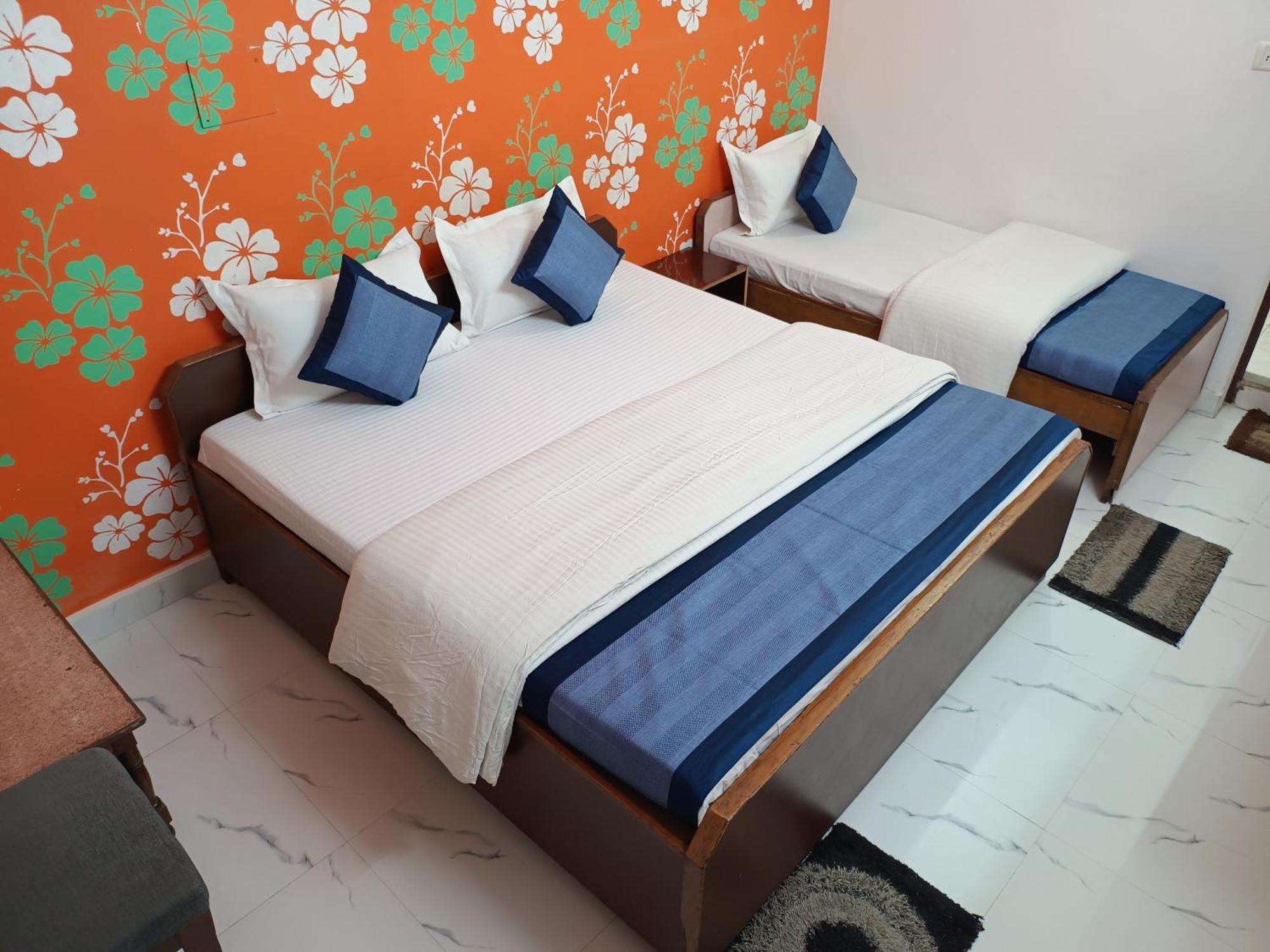 Hotel Majors Den Nuova Delhi Esterno foto