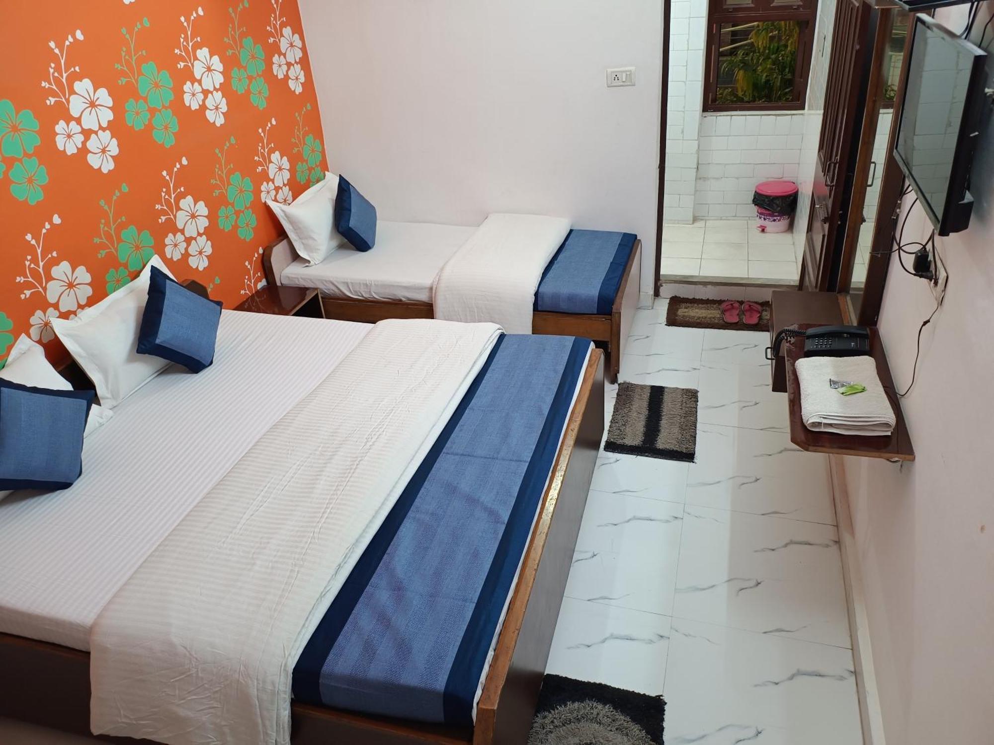 Hotel Majors Den Nuova Delhi Esterno foto
