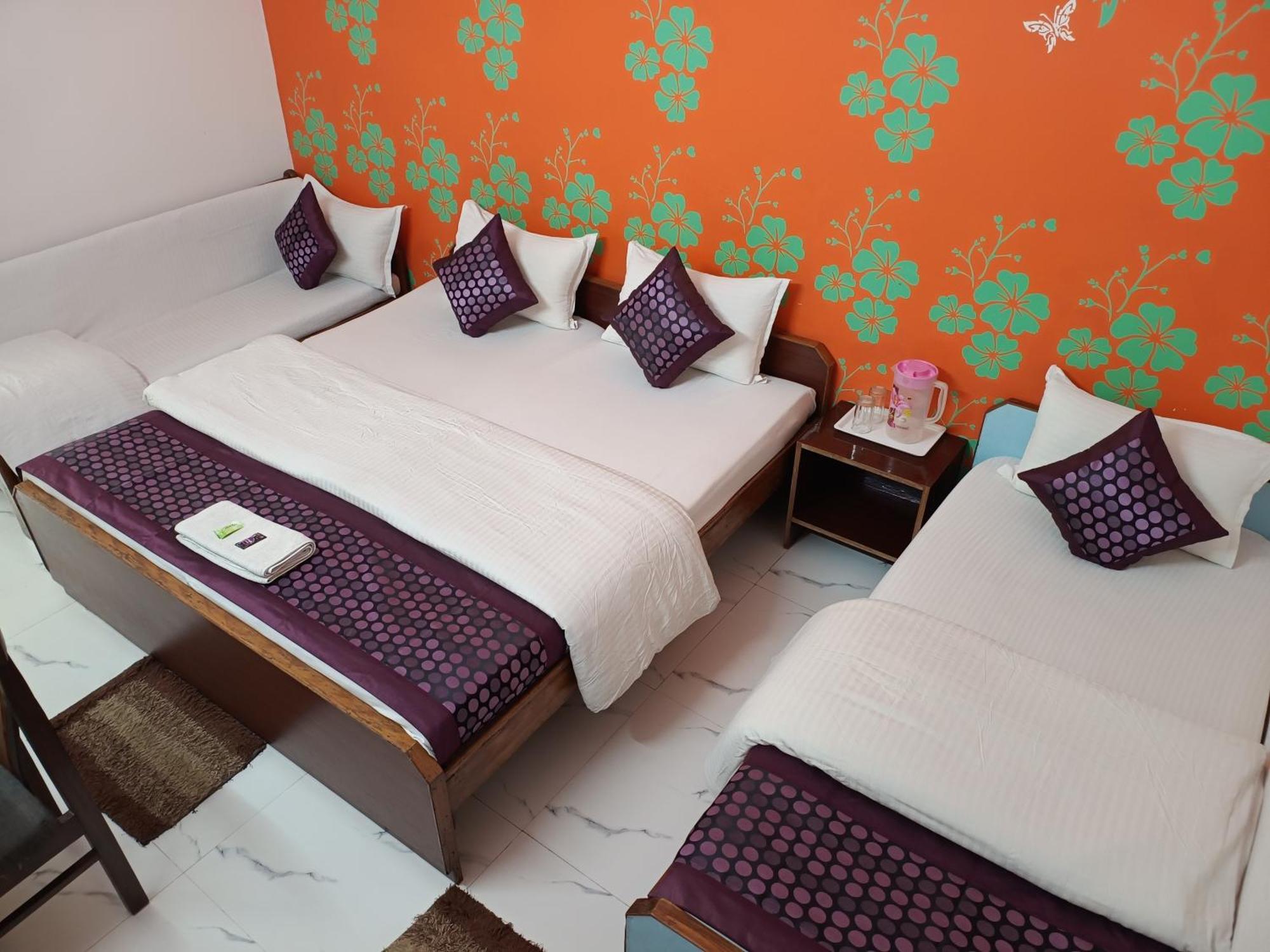 Hotel Majors Den Nuova Delhi Esterno foto