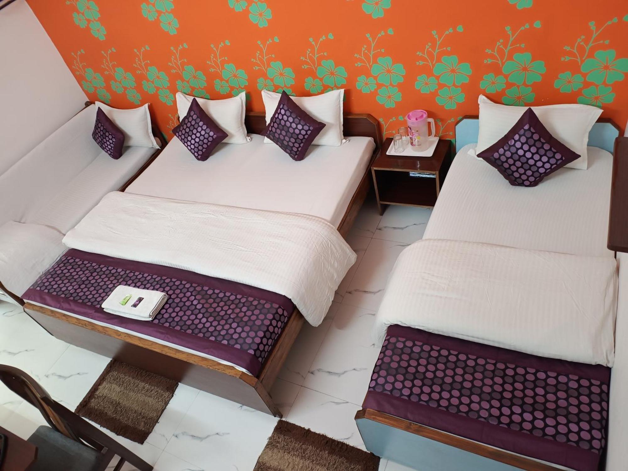 Hotel Majors Den Nuova Delhi Esterno foto