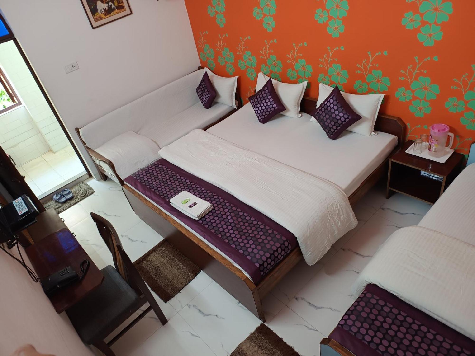 Hotel Majors Den Nuova Delhi Esterno foto